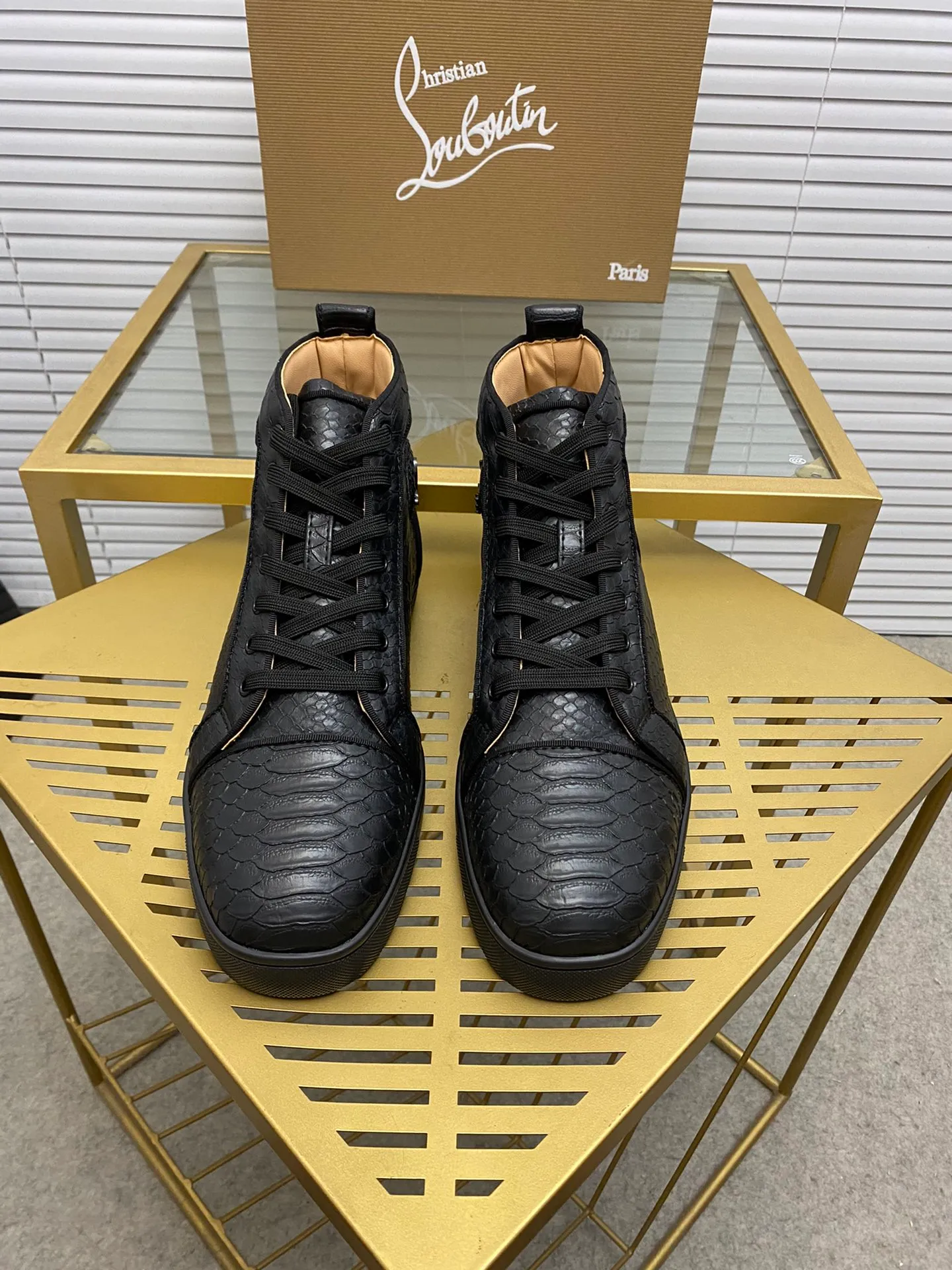 (Customized model) Ex-factory price is 520. christian louboutin (CL red sole shoes) counter series, casual sneakers for couples 📢 📢 📢 Exclusive hot style release 🎈🎈💪 Movable latex feet 👻 Finished outsole line [Proud] 😝Female 35-40# Male 38#-46, global supply😝 [Top version]: Original imported genuine leather upper, top original leather lining, original molded TPU outsole, original 1:1 detail processing, original shoe last,